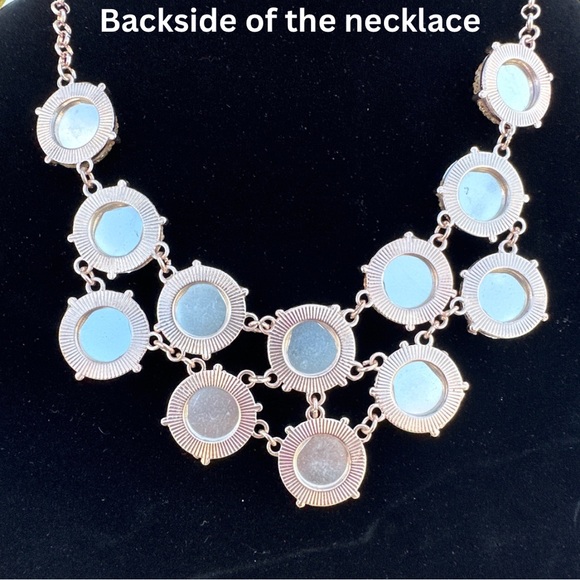 Gold tone unmarked statement necklace - Picture 8 of 15